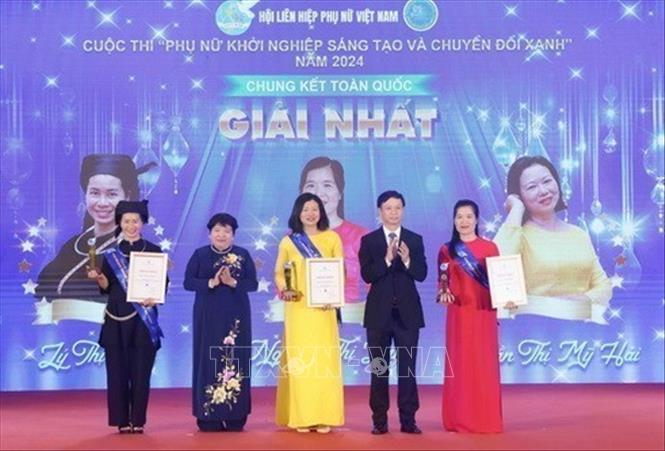 Chào mừng kỷ niệm 94 năm Ngày thành lập Hội Liên hiệp Phụ nữ Việt Nam (20/10/1930  20/10/2024), sáng 12/10/2024, tại Hà Nội, Hội Liên hiệp Phụ nữ Việt Nam tổ chức Lễ trao Giải thưởng Phụ nữ Việt Nam và Chung kết toàn quốc cuộc thi “Phụ nữ khởi nghiệp sáng tạo và chuyển đổi xanh” năm 2024. Đồng chí Nguyễn Đức Hải, Ủy viên Trung ương Đảng, Phó Chủ tịch Quốc hội dự buổi Lễ. Ảnh: Phương Hoa - TTXVN