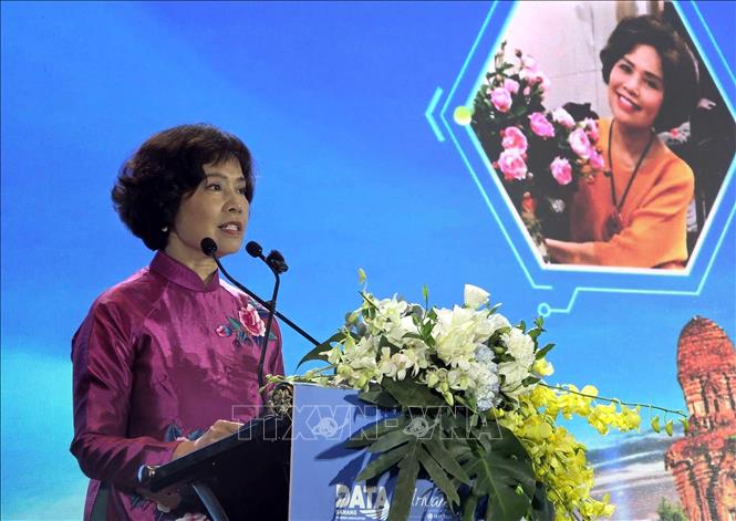 Phó Chủ tịch Thường trực Hiệp hội Du lịch Việt Nam Cao Thị Ngọc Lan phát biểu tại chương trình Không gian Business & Kết nối B2B. Ảnh: Trần Lê Lâm - TTXVN 