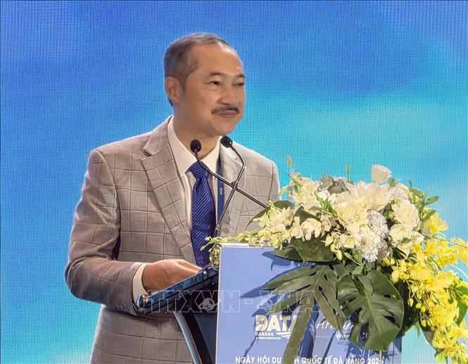Ông Cao Trí Dũng, Chủ tịch Hiệp hội Du lịch Đà Nẵng phát biểu tại chương trình Không gian Business & Kết nối B2B. Ảnh: Trần Lê Lâm - TTXVN 