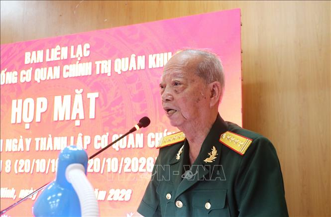 Đại tá Trần Trọng Nghĩa, Trưởng Ban liên lạc Cơ quan Chính trị Quân khu 8, ôn lại truyền thống 80 năm hình thành và phát triển của cơ quan, nhắc nhớ những đóng góp, hy sinh của các thế hệ cán bộ, chiến sĩ. Ảnh: Bùi Giang - TTXVN

