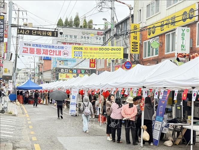 Quang cảnh  “Lễ hội Văn hóa Ẩm thực Thế giới lần thứ 3” tại thành phố Hwaseong, tỉnh Gyeonggi, phía Tây Bắc Hàn Quốc. Ảnh: Nhật Hưng - PV TTXVN tại Hàn Quốc 