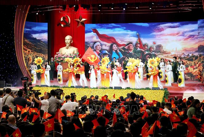 Tiết mục nghệ thuật biểu diễn trong chương trình. Ảnh: Phương Hoa - TTXVN