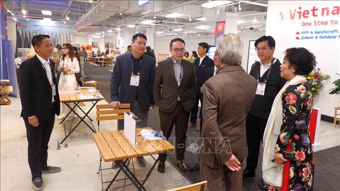 Việt Nam giới thiệu phong phú các mặt hàng truyền thống với các doanh nghiệp Mỹ. Ảnh: Thanh Tuấn - Phóng viên TTXVN tại Mỹ