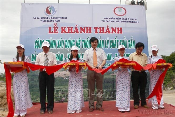  Lễ khánh thành công trình xây dựng hệ thống quản lý chất thải rắn đảo Cù Lao Chàm. Đây là một trong bốn dự án trình diễn thuộc Hợp phần Kiểm soát ô nhiễm khu vực đông dân nghèo (PCDA), Chương trình hợp tác giữa Việt Nam và Đan Mạch được triển khai giai đoạn 2006 - 2011. Ảnh: Trần Lê Lâm - TTXVN