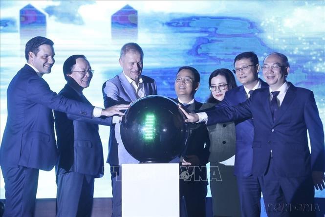 Đại biểu thực hiện nghi thức 