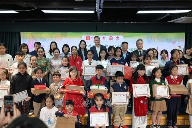 Hội Hữu nghị Viêt Nam - Đan Mạch (VIDAFA) phối hợp với Đại sứ quán Đan Mạch tại Việt Nam tổ chức lễ trao giải cuộc thi vẽ tranh “Đan Mạch trong mắt em 2025”, với chủ đề 