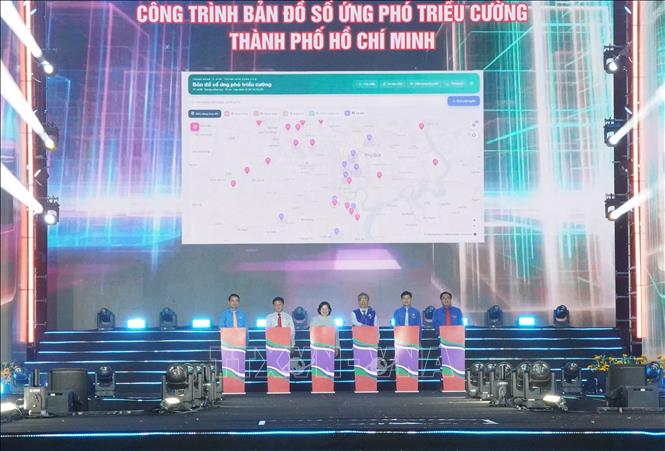 Nghi thức ra mắt công trình “Bản đồ số ứng phó triều cường Thành phố Hồ Chí Minh”. Ảnh: Trung Tuyến – TTXVN