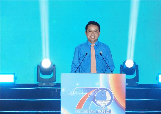 Anh Lê Tuấn Anh, Phó Bí thư Thành đoàn, Chủ tịch Hội Liên hiệp Thanh niên Việt Nam TP. Hồ Chí Minh phát biểu tại chương trình. Ảnh: Trung Tuyến - TTXVN 