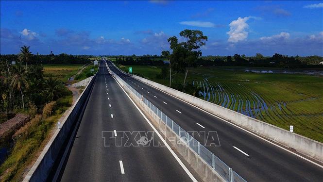 Cao tốc Cần Thơ - Cà Mau qua địa bàn tỉnh Cà Mau. Ảnh: Duy Khương - TTXVN