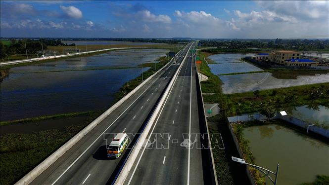 Cao tốc Cần Thơ - Cà Mau qua địa bàn tỉnh Cà Mau. Ảnh: Duy Khương - TTXVN