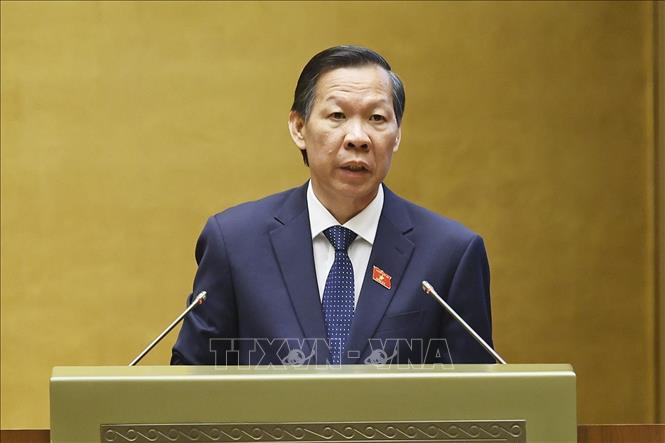 Chủ nhiệm Ủy ban Kinh tế và Tài chính của Quốc Phan Văn Mãi hội trình bày Báo cáo thẩm tra về dự án Luật Đấu giá tài sản (sửa đổi). Ảnh: Doãn Tấn – TTXVN