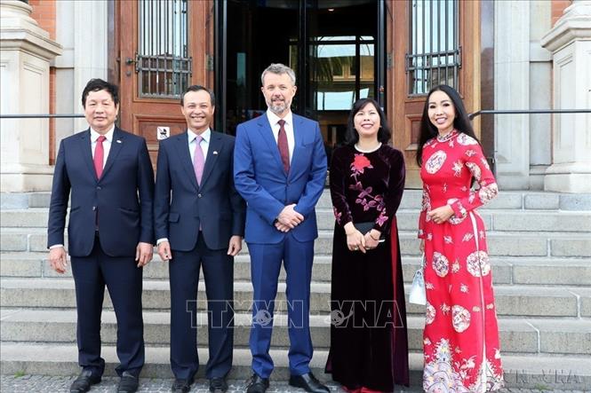 Thái tử kế vị Đan Mạch Frederik đến chúc mừng Đại sứ quán Việt Nam tại Đan Mạch, nhân kỷ niệm 77 năm Quốc khánh Việt Nam và 50 năm thiết lập quan hệ ngoại giao Việt Nam và Đan Mạch (5/9/2022). Ảnh: Vũ Tùng - TTXVN