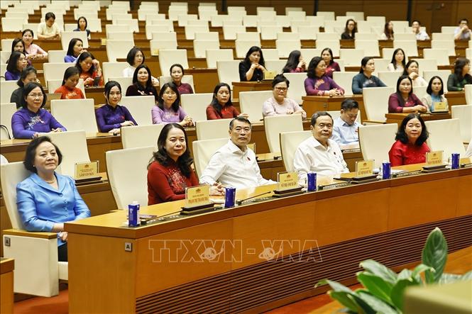 Chủ tịch Quốc hội Trần Thanh Mẫn, Thủ tướng Lê Minh Hưng và đại biểu dự gặp mặt các nữ đại biểu Quốc hội khoá XVI. Ảnh: Doãn Tấn – TTXVN