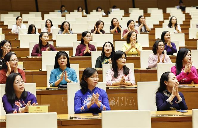 Các nữ đại biểu Quốc hội khoá XVI dự gặp mặt. Ảnh: Doãn Tấn – TTXVN