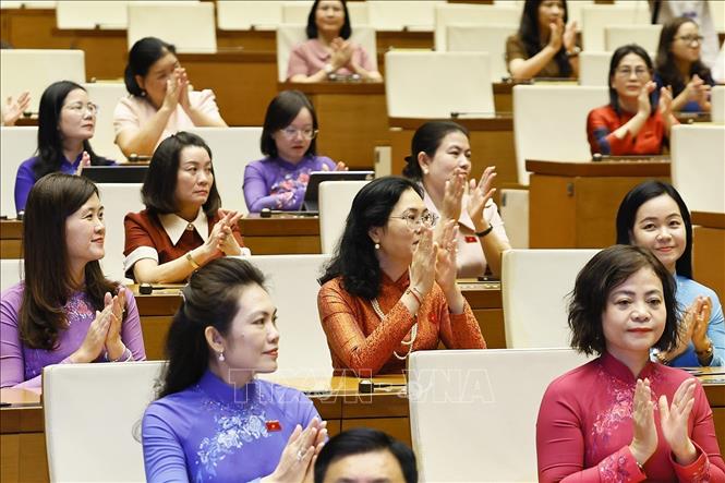 Các nữ đại biểu Quốc hội khoá XVI dự gặp mặt. Ảnh: Doãn Tấn – TTXVN