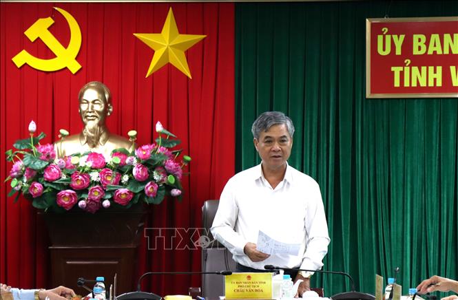 Phó Chủ tịch UBND tỉnh Vĩnh Long Châu Văn Hòa phát biểu tại buổi làm việc. Ảnh: Lê Thúy Hằng – TTXVN