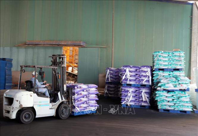 Phân bón Cà Mau xuất khẩu 9 tháng vượt 50% kế hoạch năm. Ảnh: Trung Hiếu-TTXVN