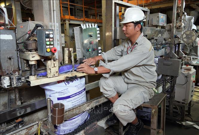 Phân bón Cà Mau xuất khẩu 9 tháng vượt 50% kế hoạch năm. Ảnh: Trung Hiếu-TTXVN