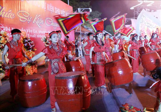 Chương trình nghệ thuật với gần 300 nghệ sĩ, diễn viên tham gia biểu diễn tại lễ khai mạc. Ảnh: Thế Duyệt – TTXVN