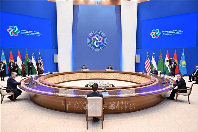 Ngoại trưởng các nước Kyrgyzstan, Kazakhstan, Uzbekistan, Turkmenistan, Tajikistan và Ngoại trưởng Mỹ Marco Rubio tại Hội nghị Ngoại trưởng C5+1 ở Samarkand (Uzbekistan), ngày 19/10/2026. Ảnh: AA/TTXVN phát