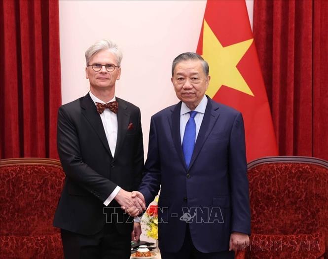 Tổng Bí thư, Chủ tịch nước Tô Lâm tiếp Đại sứ Vương quốc Bỉ Pieter Leenknegt đến trình Quốc thư, chính thức bắt đầu nhiệm kỳ công tác tại Việt Nam (Hà Nội, 3/10/2026). Ảnh: Thống Nhất – TTXVN