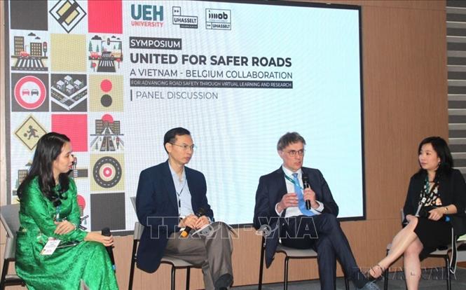 Các chuyên gia, doanh nghiệp tham gia phiên tọa đàm Hợp tác Việt Nam - Bỉ, do Đại học Kinh tế Thành phố Hồ Chí Minh (UEH), Đại học Hasselt (Bỉ) và Ủy ban An toàn giao thông quốc gia đồng tổ chức (TP. Hồ Chí Minh, 3/4/2025). Ảnh: Mỹ Phương – TTXVN