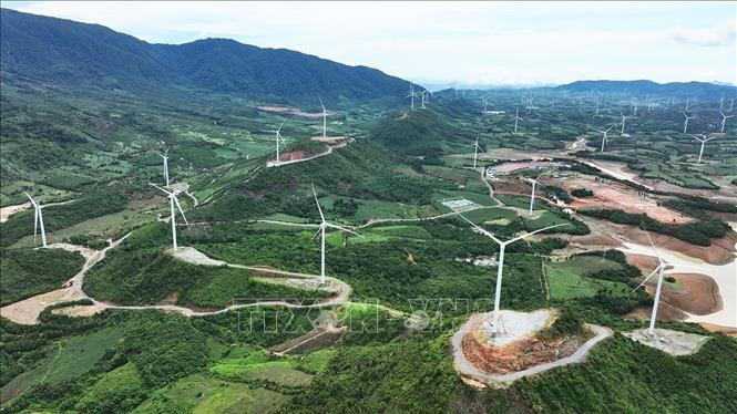 Xã Hướng Phùng (Quảng Trị) là một trong địa phương thu hút các dự án nhà máy điện gió lớn. Ảnh: Vũ Sinh - TTXVN