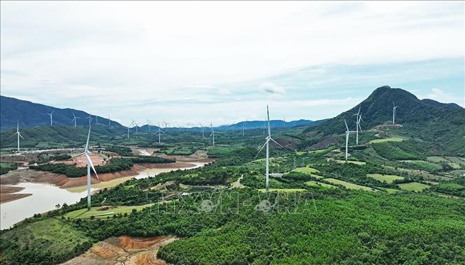 Xã Hướng Phùng (Quảng Trị) là một trong những địa phương thu hút các dự án nhà máy điện gió lớn. Ảnh: Vũ Sinh - TTXVN