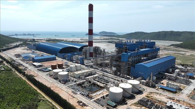 Nhà máy Nhiệt điện Quảng Trạch 1 thuộc Trung tâm Điện lực Quảng Trạch, tỉnh Quảng Trị. Ảnh: Vũ Sinh - TTXVN