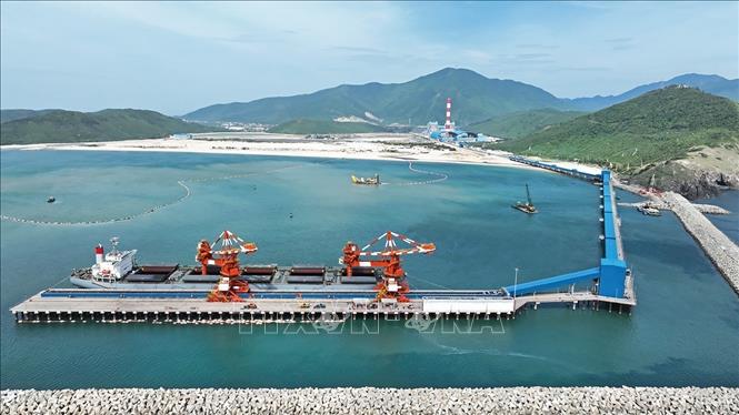 Nhà máy Nhiệt điện Quảng Trạch 1 thuộc Trung tâm Điện lực Quảng Trạch, tỉnh Quảng Trị. Ảnh: Vũ Sinh - TTXVN
