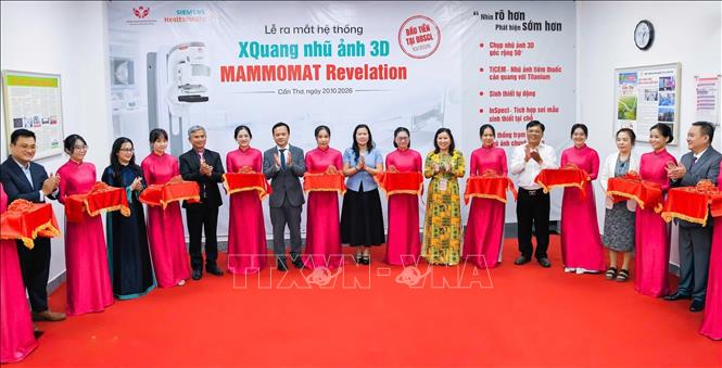 Nghi thức cắt băng khánh thành. Ảnh: Ánh Tuyết - TTXVN