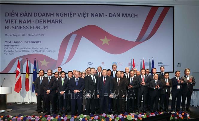 Tổng Bí thư, Chủ tịch nước Tô Lâm và Nhà Vua Đan Mạch Frederik X cùng các đại biểu và các doanh nghiệp hai nước. Ảnh: Thống Nhất – TTXVN