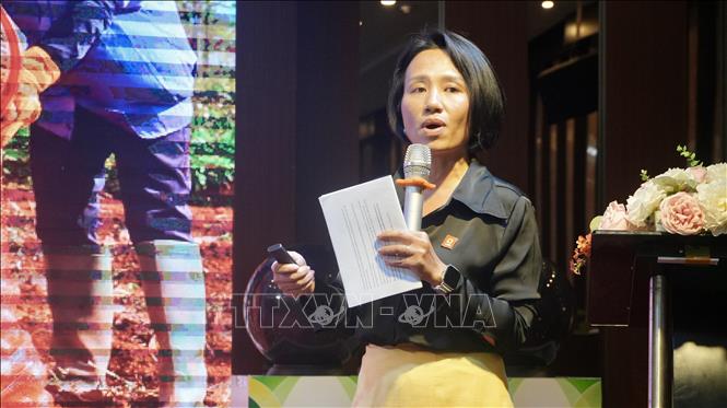 Bà Vũ Lan Hương, Quản lý Dự án, Tổ chức CARE tại Việt Nam giới thiệu về Dự án Mùa vụ mới giai đoạn 2. Ảnh: Hoa Mai - TTXVN