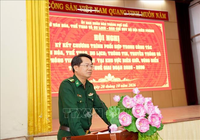 Đại tá Đặng Ngọc Hiệu, Bí thư Đảng ủy, Chính ủy Ban Chỉ huy Bộ đội Biên phòng thành phố Huế phát biểu tại hội nghị. Ảnh: Mai Trang- TTXVN 