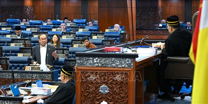 Thủ tướng Anwar Ibrahim tại Quốc hội Malaysia ngày 20/10. Ảnh: Quốc hội Malaysia/TTXVN phát
