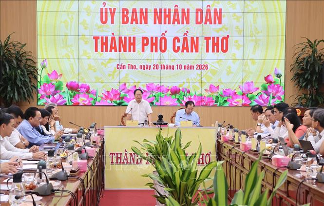 Ông Trần Quốc Hà, Quyền Giám đốc Ngân hàng Nhà nước Việt Nam Chi nhánh Khu vực 14 phát biểu tại buổi làm việc. Ảnh: Thanh Liêm - TTXVN
