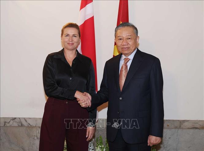 Tổng Bí thư, Chủ tịch nước Tô Lâm gặp hẹp Thủ tướng Đan Mạch Mette Frederiksen trước hội đàm. Ảnh: Thống Nhất – TTXVN
