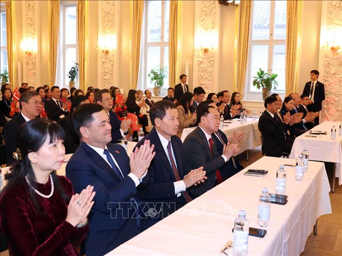 Các đại biểu tham dự cuộc gặp mặt của Tổng Bí thư, Chủ tịch nước Tô Lâm và Phu nhân với cán bộ, nhân viên Đại sứ quán Việt Nam tại Đan Mạch và cộng đồng người Việt Nam tại Đan Mạch, Iceland và Nam Thuỵ Điển. Ảnh: Thống Nhất – TTXVN