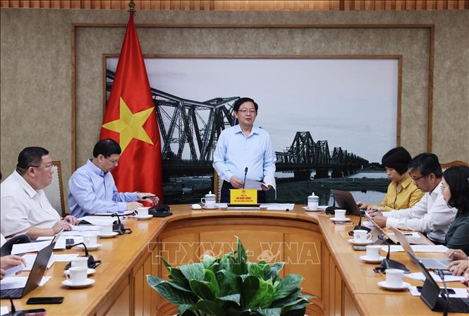 Phó Thủ tướng Hồ Quốc Dũng chủ trì họp về các chỉ tiêu tỷ trọng của kinh tế số trong GDP. Ảnh: Lâm Khánh - TTXVN