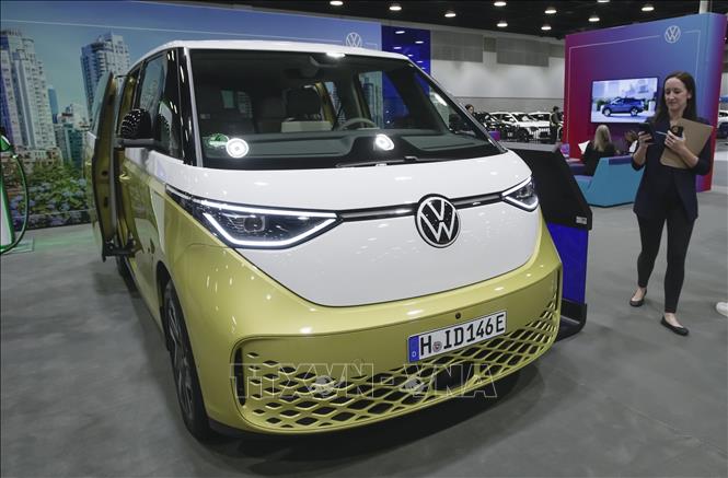 Ô tô của hãng Volkswagen được trưng bày tại triển lãm ở Vancouver, British Columbia, Canada. Ảnh: THX/TTXVN phát
