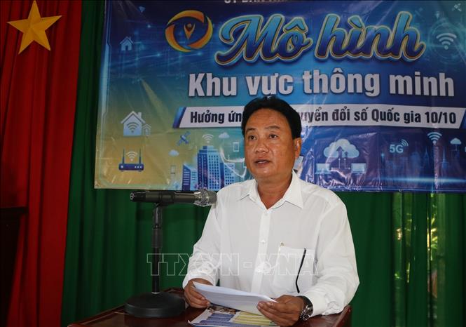 Ông Tô Minh Điền, Phó Chủ tịch UBND phường Vị Tân cho biết mô hình Khu vực thông minh sẽ được nhân rộng trên địa bàn. Ảnh: Duy Khương – TTXVN