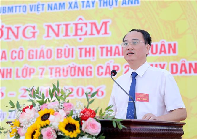 Thầy giáo Nguyễn Minh Cường, Hiệu trưởng trường THCS Tây Thụy Anh, phát biểu. Ảnh: Thế Duyệt - TTXVN
