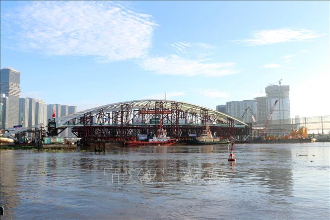 Main span of palm leaf-shaped pedestrian bridge over Saigon River ...