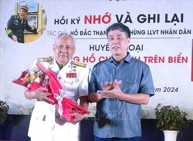 Ngày 7/6/2024, tại thành phố Tuy Hòa (tỉnh Phú Yên), nhà văn Nguyễn Bình Phương, Phó Chủ tịch Hội Nhà văn Việt Nam, Tổng Biên tập Tạp chí Văn nghệ Quân đội tặng hoa chúc mừng Anh hùng Lực lượng vũ trang nhân dân, Trung tá Hồ Đắc Thạnh, Thuyền trưởng tàu không số, tác giả cuốn hồi ký 