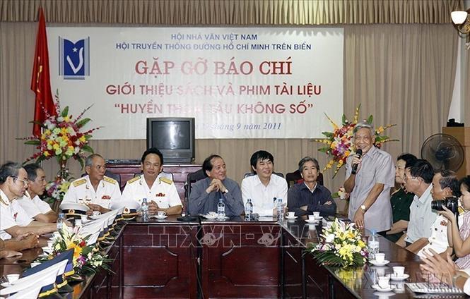Nguyên Tổng Bí thư Lê Khả Phiêu phát biểu tại buổi giới thiệu cuốn sách 
