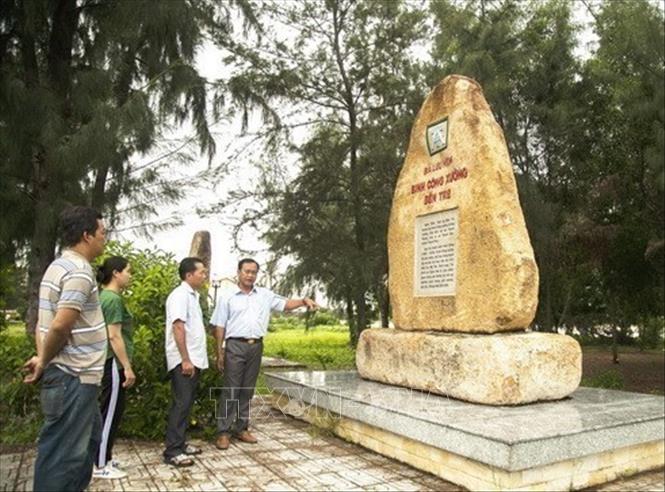 Khu du lịch di tích Đường Hồ Chí Minh trên biển tại Bến Tre, xã Thạnh Hải, huyện Thạnh Phú, nơi ghi dấu điểm xuất phát của những con thuyền vượt biển đưa cán bộ ra Bắc, kịp thời báo cáo tình hình cách mạng miền Nam với Trung ương trong hai cuộc kháng chiến chống Pháp và chống Mỹ. Đây cũng là đầu cầu tiếp nhận chi viện từ miền Bắc. Ảnh: Hồng Đạt - TTXVN