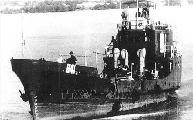 6.	Tàu HQ-671 (phiên hiệu C41) mang số hiệu 641 trong kháng chiến chống Mỹ, là tàu “Không số” được bảo tồn trong số những tàu đầu tiên làm nên huyền thoại “Đường Hồ Chí Minh trên biển”, tập thể 2 lần được tuyên dương danh hiệu Anh hùng Lực lượng vũ trang nhân dân, được công nhận là bảo vật quốc gia đặc biệt năm 2017, hiện được trưng bày tại Bảo tàng Hải quân (Hải Phòng). Ảnh: Tư liệu/TTXVN phát