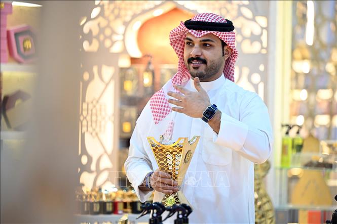 Hương trầm được giới thiệu tại triển lãm ở Hawalli, Kuwait ngày 20/10/2026. Ảnh: THX/TTXVN phát