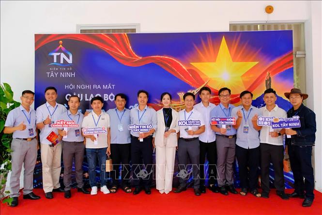 KOL Tây Ninh hưởng ứng chiến dịch “Không một mình 2026 – Kết nối không tổn thương” - bảo vệ trẻ em trong môi trường số. Ảnh: Đức Hạnh - TTXVN