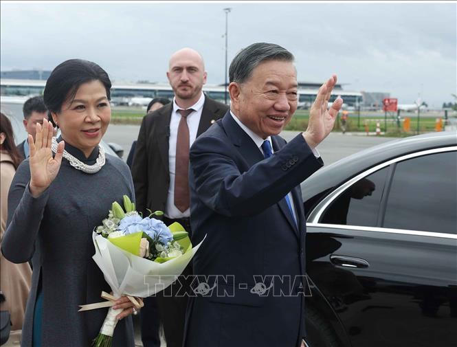 Tổng Bí thư, Chủ tịch nước Tô Lâm và Phu nhân Ngô Phương Ly đến thủ đô Brussels, bắt đầu thăm chính thức EU và Bỉ. Ảnh: Thống Nhất – TTXVN